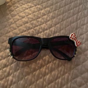 Sunglasses with bow